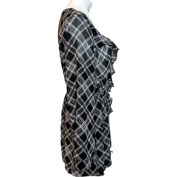 Jessica Simpson Maternity Black Plaid Sheer Blouse, size L - Picture 4 of 8